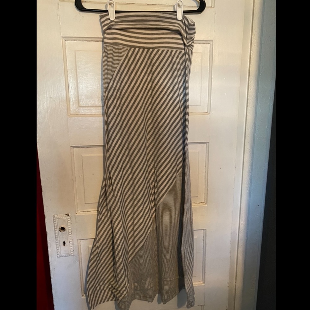 Maxi skirt. - Picture 2 of 5